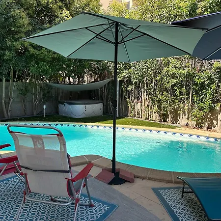 Jolie Piscine Climatise 8 Pers Proche Centre-ville פרפיניין