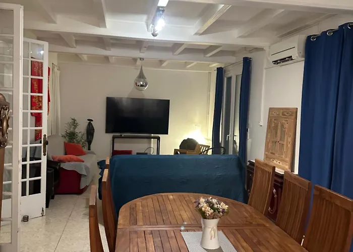 Jolie Piscine Climatise 6 Pers Proche Centre-ville فيلة