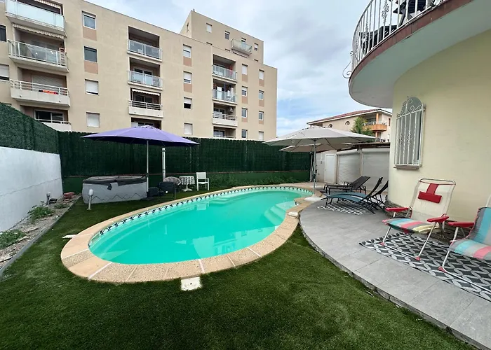 Jolie Piscine Climatise 6 Pers Proche Centre-ville بيربينيو